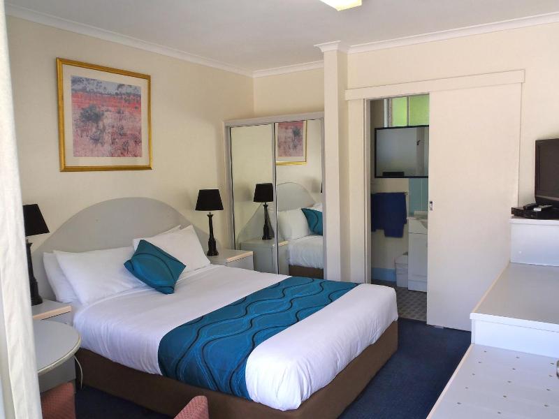 High Mountains Motor Inn image