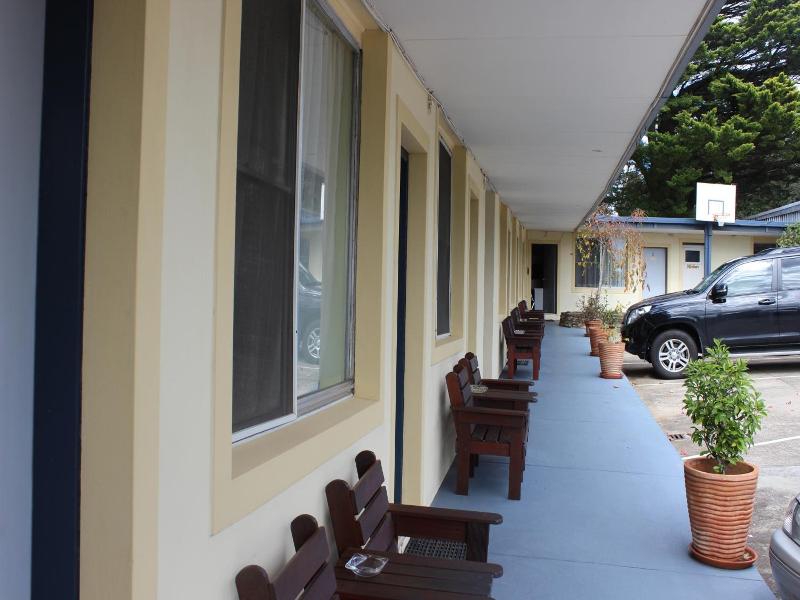 High Mountains Motor Inn image