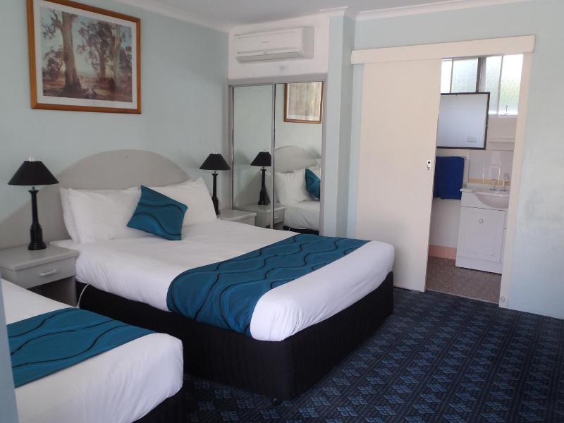 High Mountains Motor Inn image