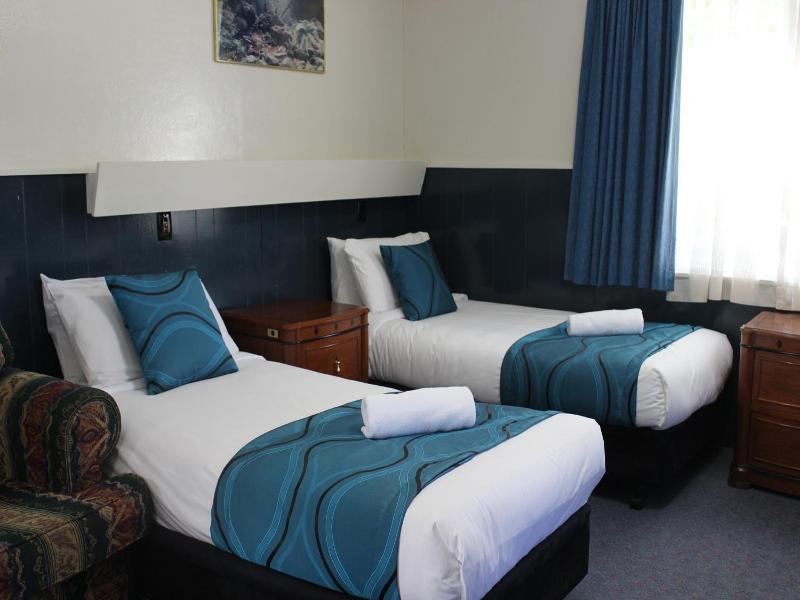 High Mountains Motor Inn image
