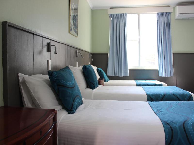 High Mountains Motor Inn image
