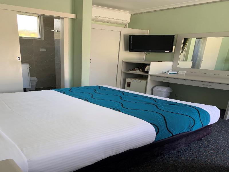 High Mountains Motor Inn image