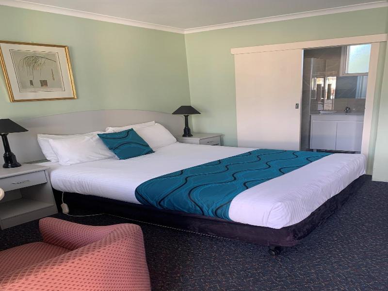 High Mountains Motor Inn image