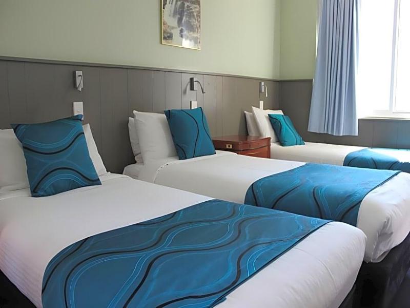 High Mountains Motor Inn image