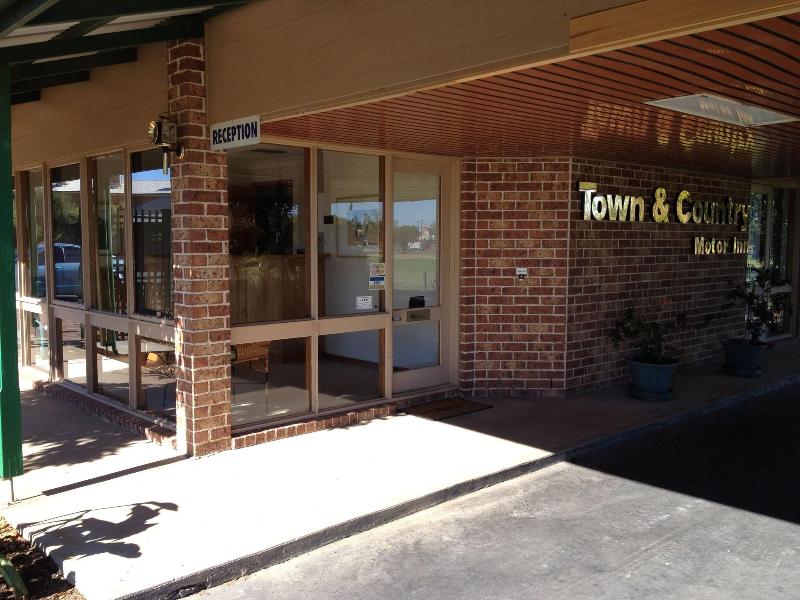 Town And Country Motor Inn Forbes