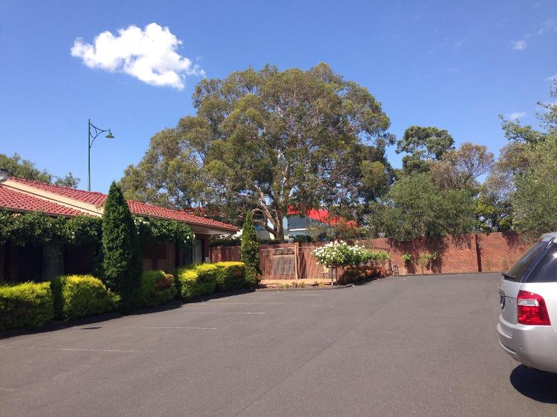 Nunawading Motor Inn image
