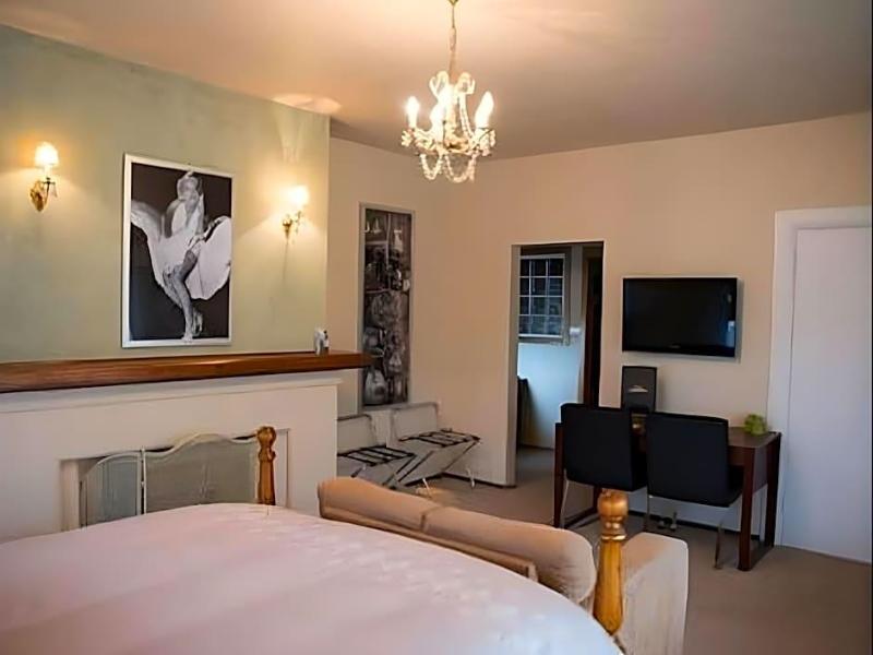 Jones On Wilson Boutique Bed and Breakfast image
