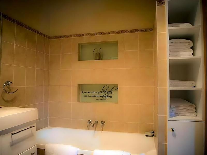 Jones On Wilson Boutique Bed and Breakfast image