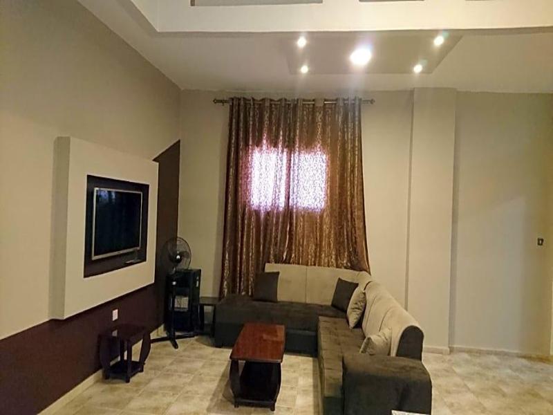Al Fawanes Hotel Apartments image
