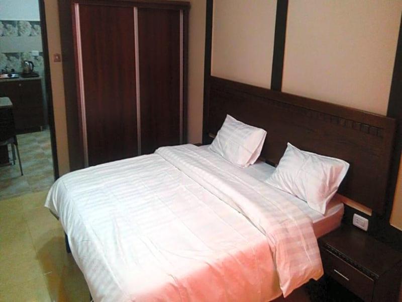 Al Fawanes Hotel Apartments image