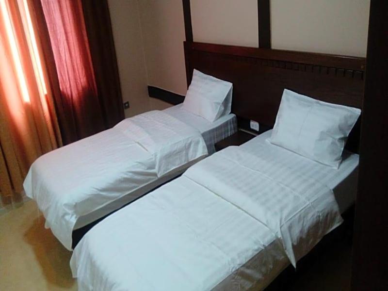 Al Fawanes Hotel Apartments image