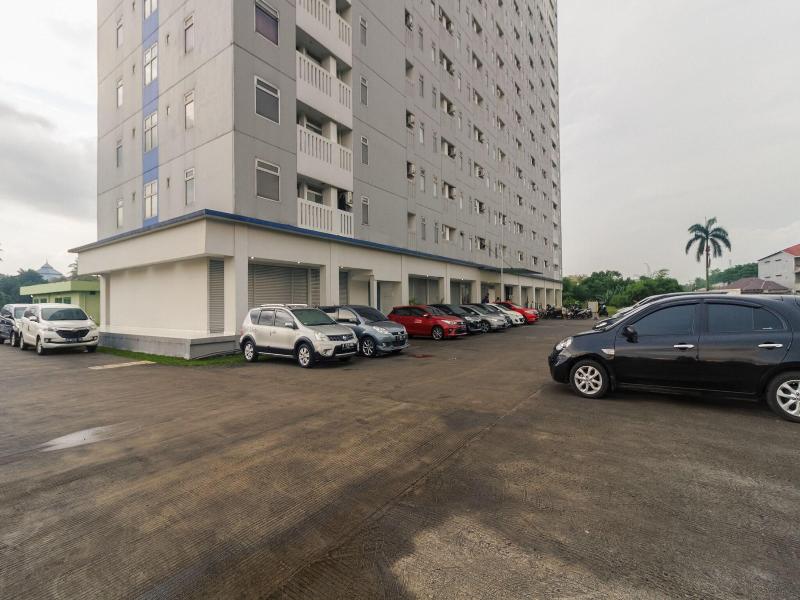 RedDoorz Apartment @ Dramaga Tower image