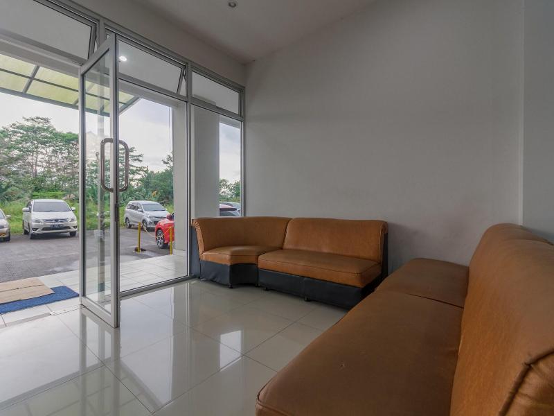 RedDoorz Apartment @ Dramaga Tower image