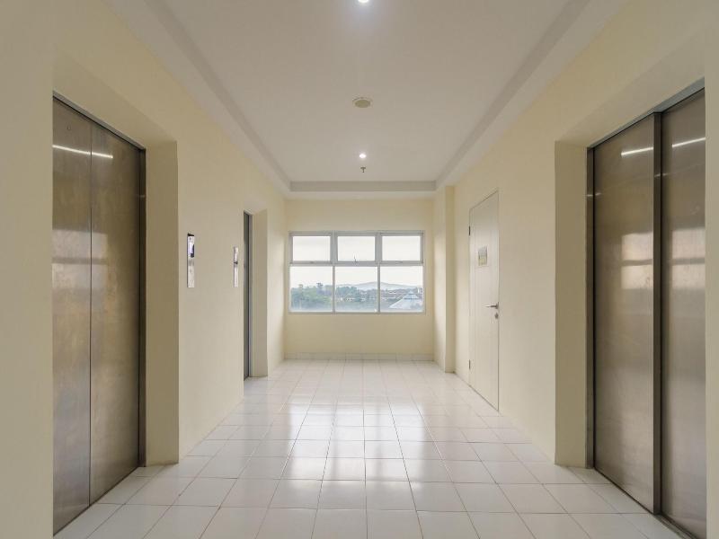 RedDoorz Apartment @ Dramaga Tower image