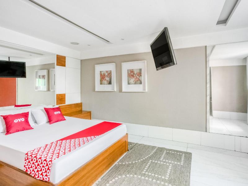 OYO Nobs Hotel image
