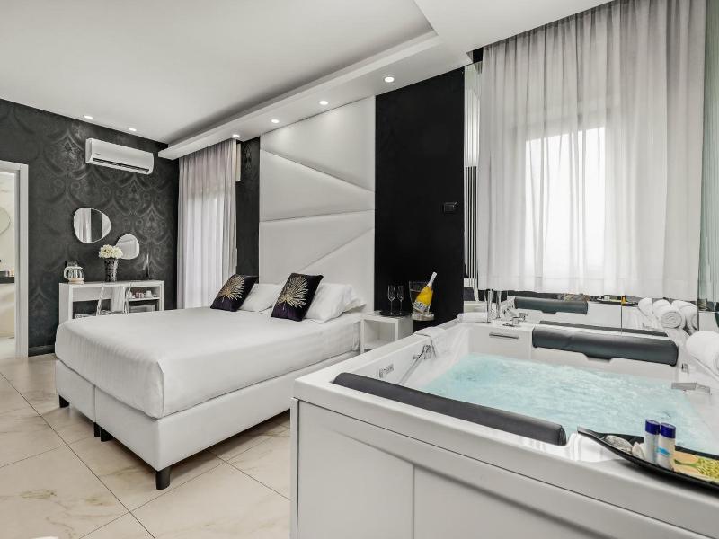 Reggia Suite Spa Hotel image