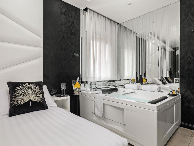Reggia Suite Spa Hotel image