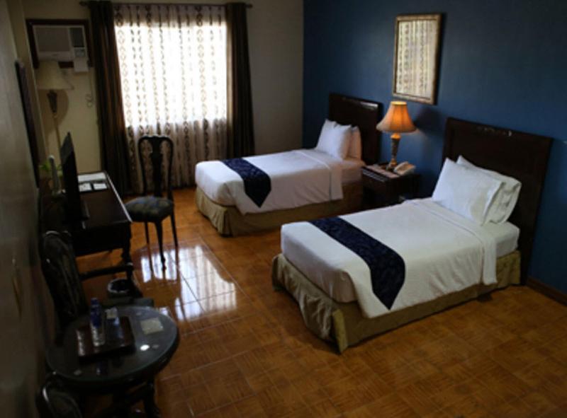 Crown Royale Hotel image