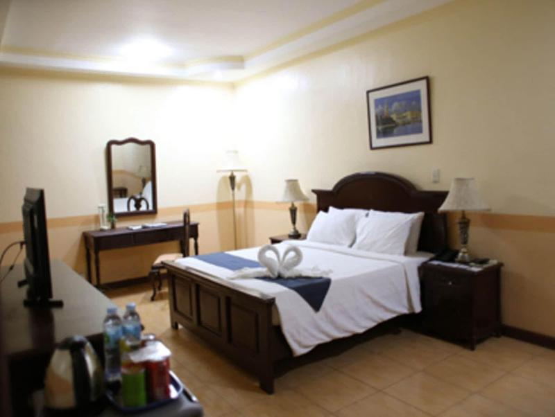 Crown Royale Hotel image