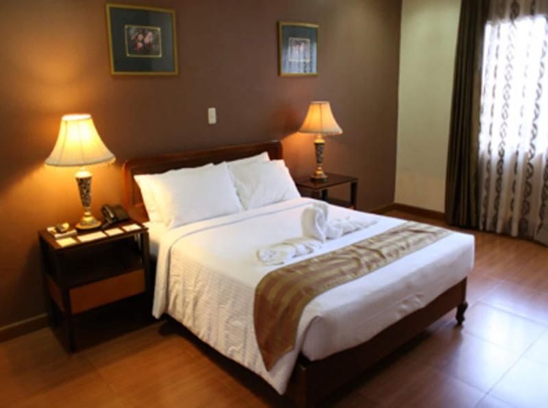 Crown Royale Hotel image