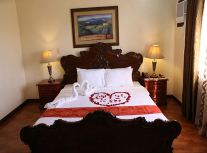 Crown Royale Hotel image
