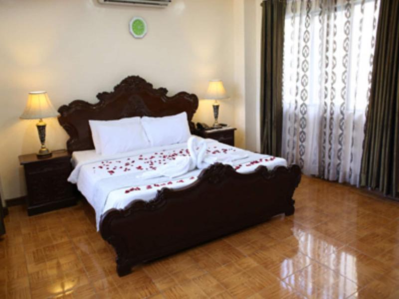Crown Royale Hotel image