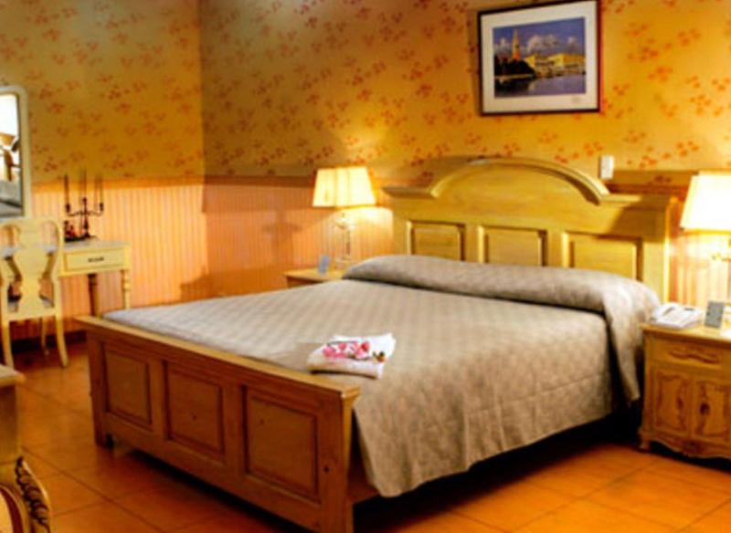 Crown Royale Hotel image