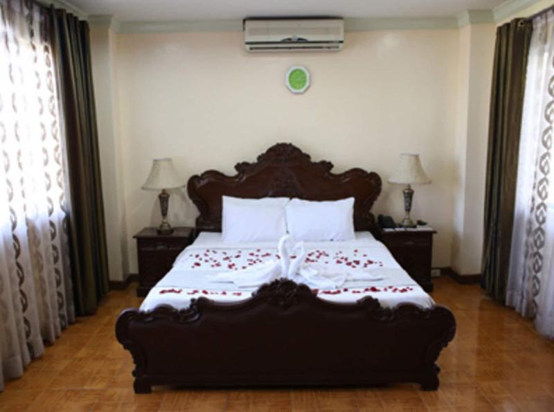 Crown Royale Hotel image