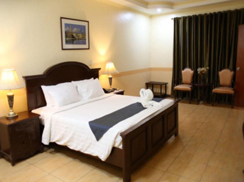 Crown Royale Hotel image