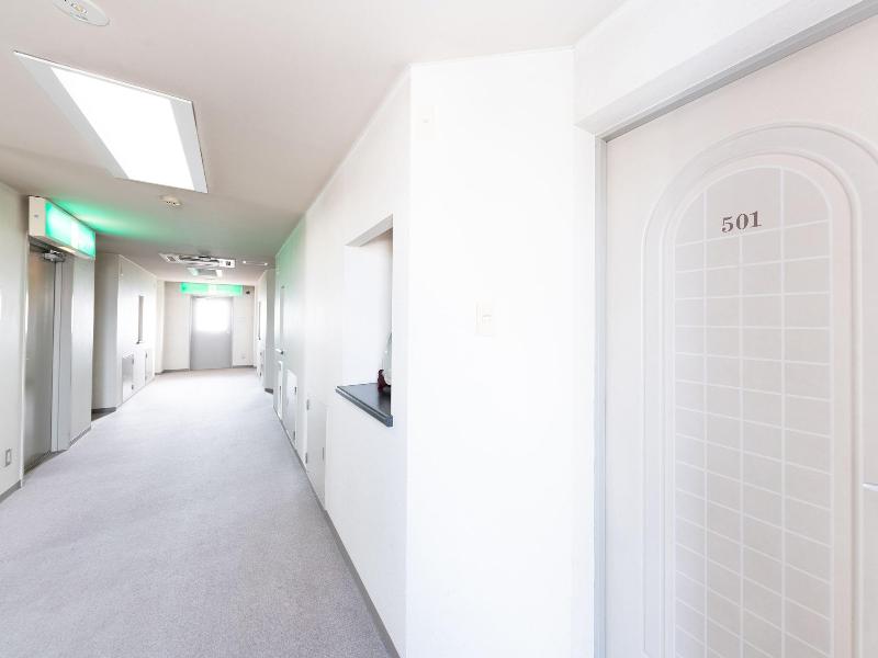 648 Hotel Drake image