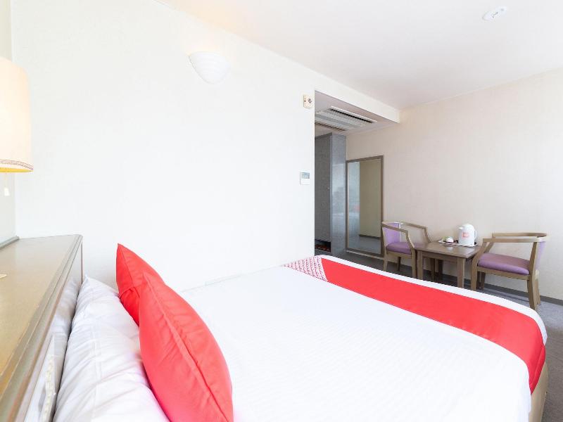 648 Hotel Drake image
