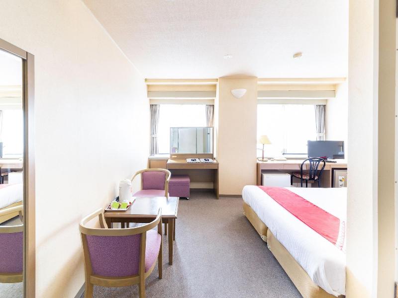 648 Hotel Drake image