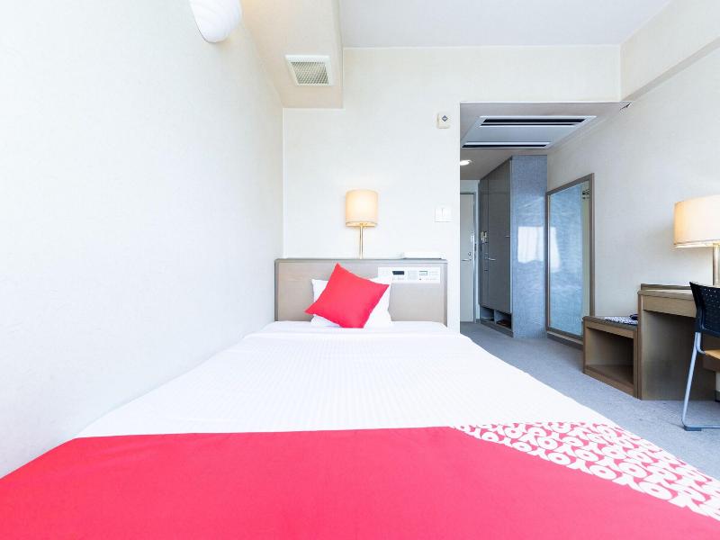 648 Hotel Drake image