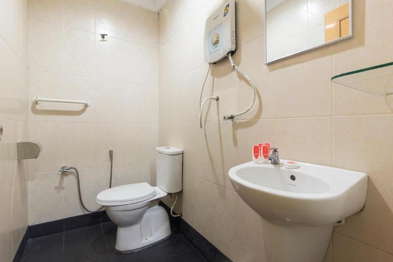 Super OYO 1102 Amani Hotel image
