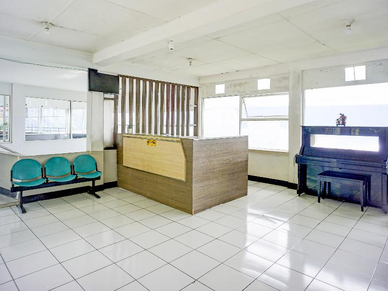 Collection O Gapura Hotel Near Parapat Penatapan D image