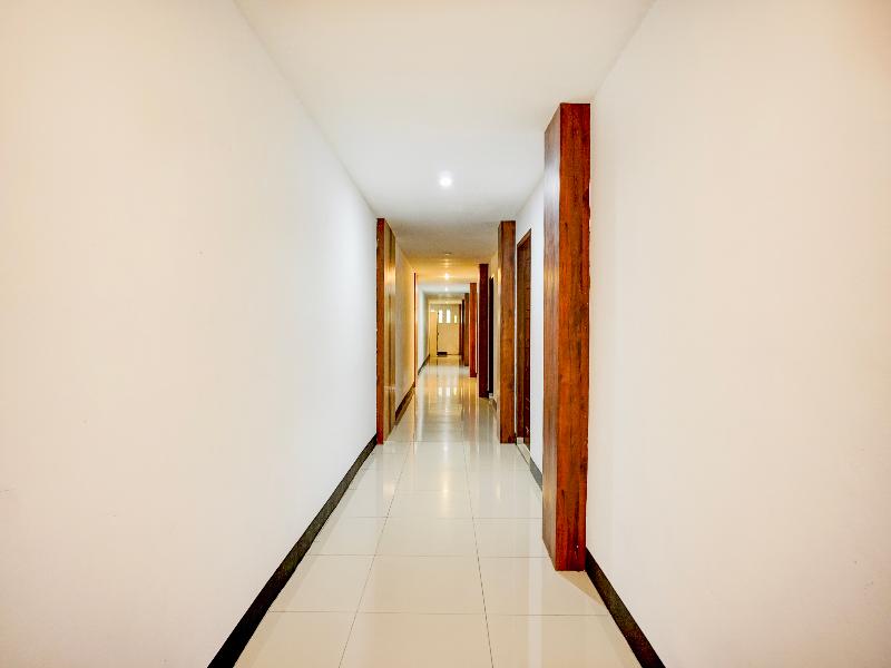 Collection O Gapura Hotel Near Parapat Penatapan D image