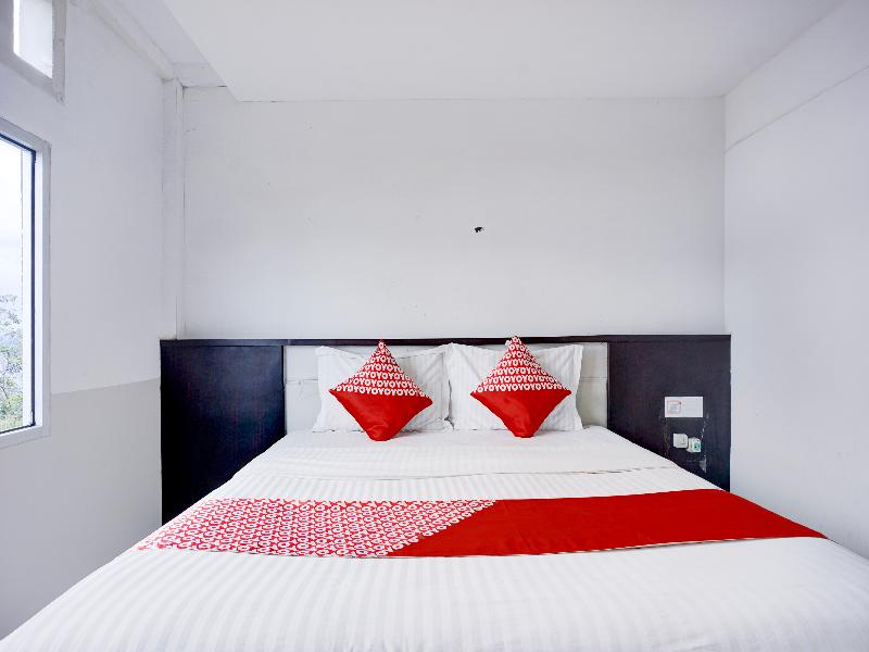 Collection O Gapura Hotel Near Parapat Penatapan D image
