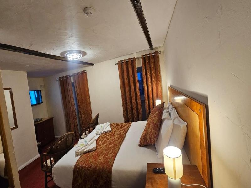 The Rose And Crown Hotel image