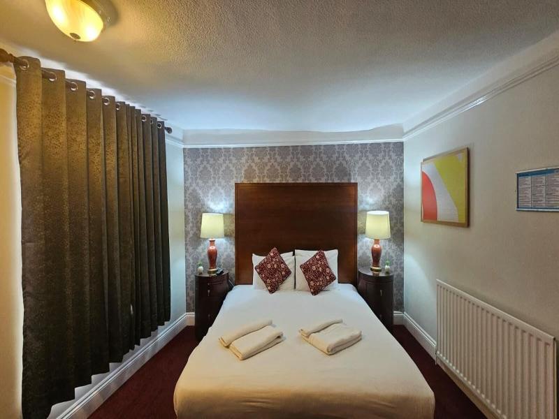 The Rose And Crown Hotel image