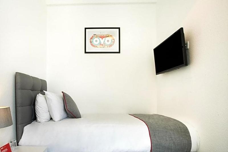 Corner Hotel image