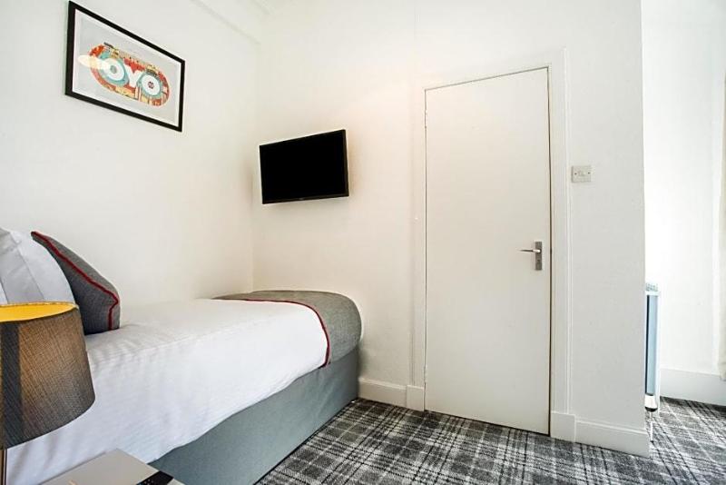Corner Hotel image