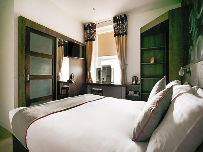 Corner Hotel image