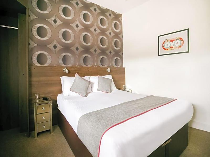 Corner Hotel image