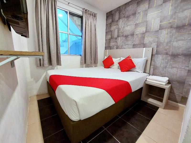 Good 2 Stay Hotel image