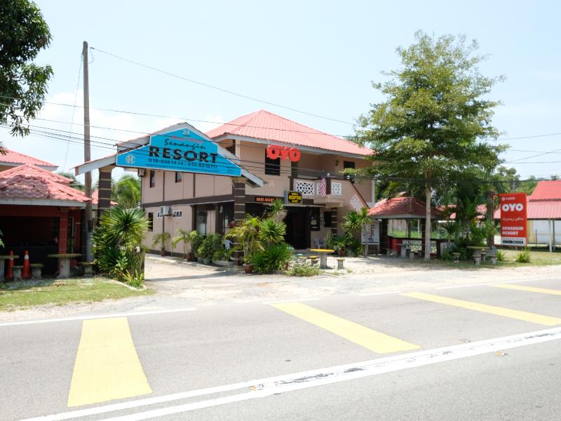 Oyo 44005 Senangin Resort & Cafe