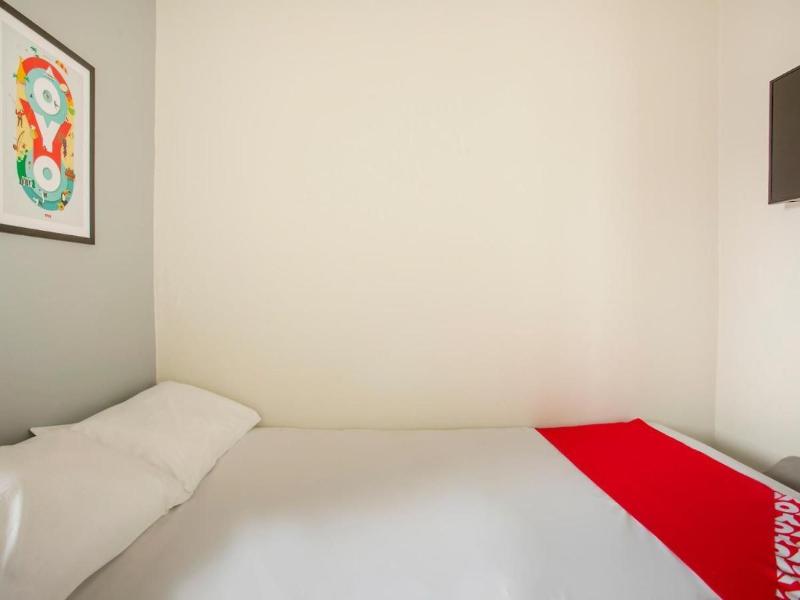 Oyo Charm Hotel — photo 4