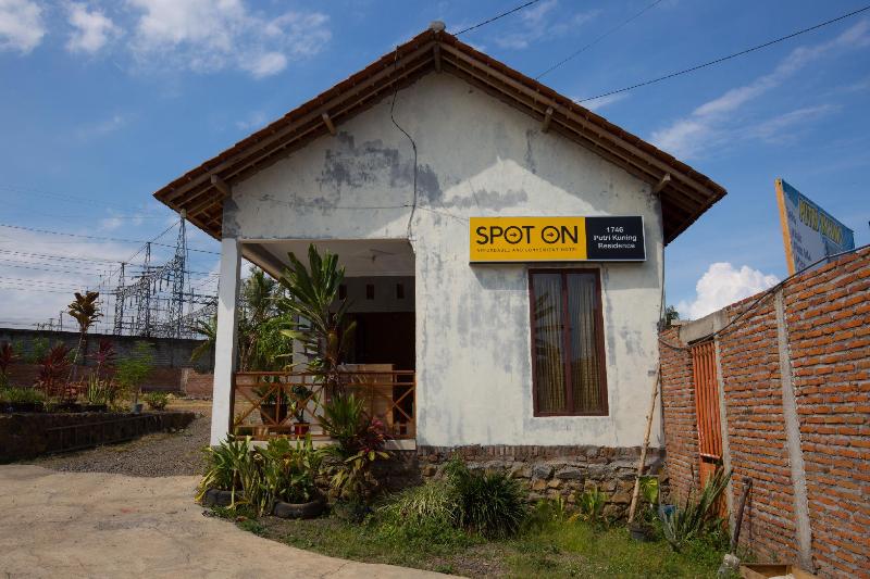 Spot On 1746 Putri Kuning Residence — main photo
