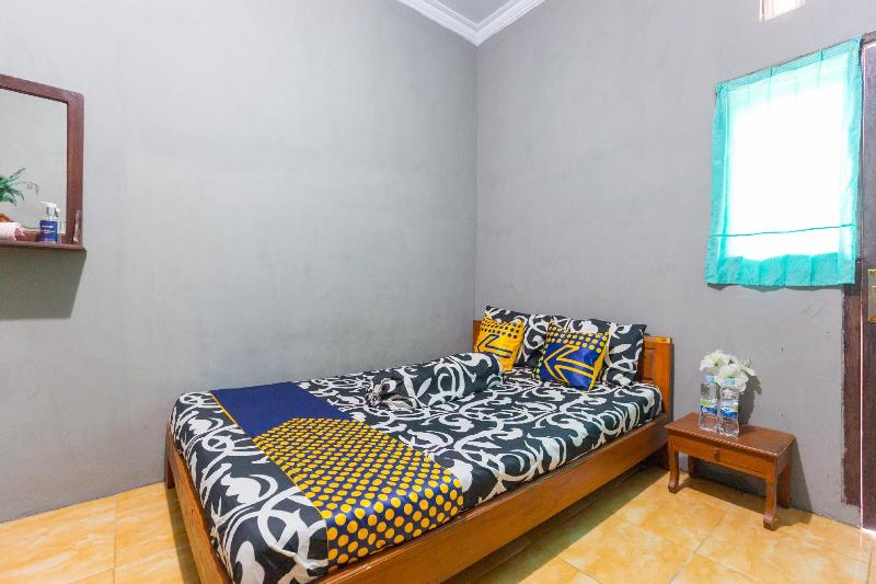 Spot On 1746 Putri Kuning Residence