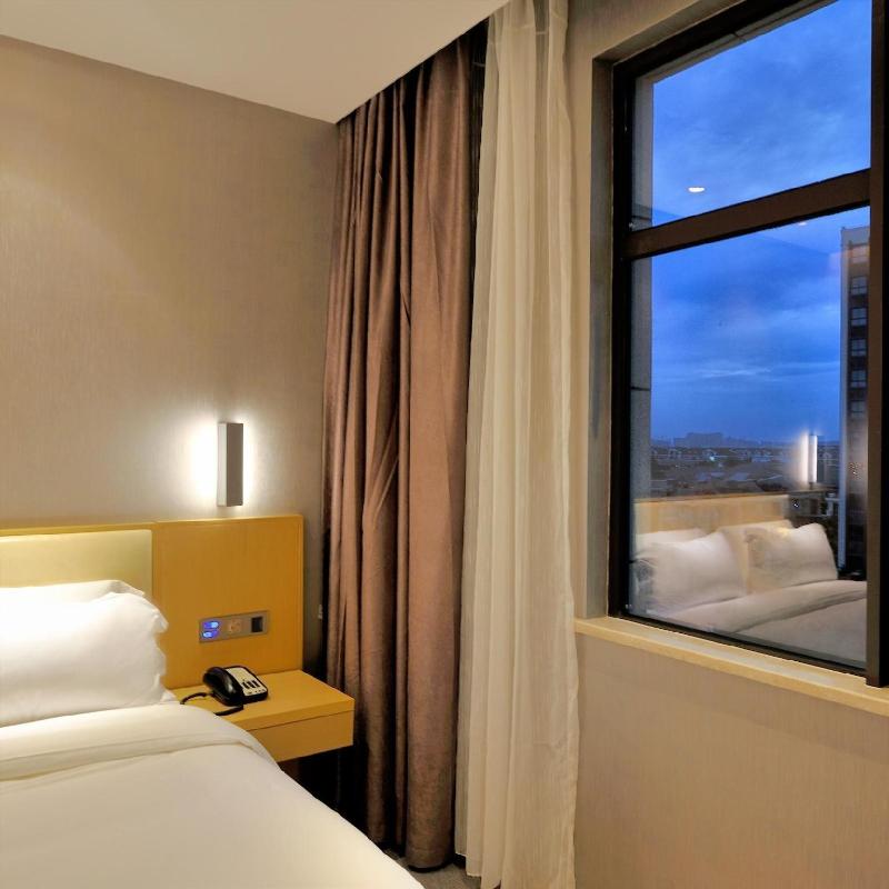 Lavande Hotels Shanghai Jiading Xincheng Stadium image