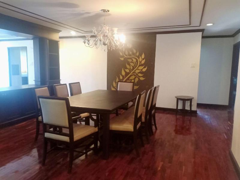 Supha Maison image